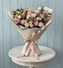 Букет цветов из:  Розы и Лизиантусы в Комаровском