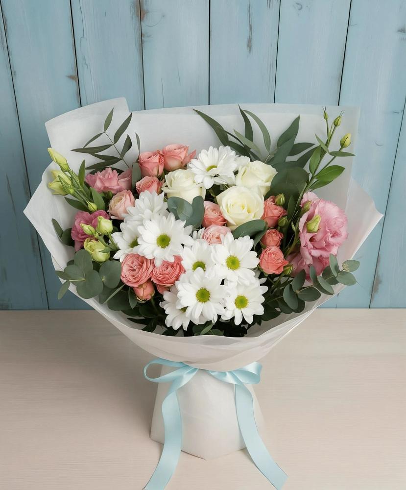 Букет цветов из: Розы, Лизиантусы и Хризантемы в Комаровском
