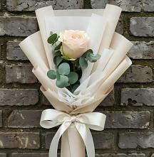 Букет цветов из:  Розы в Комаровском