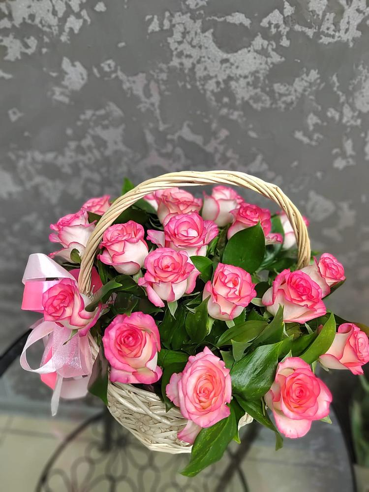 Цветочная композиция из Розы в корзине в Комаровском