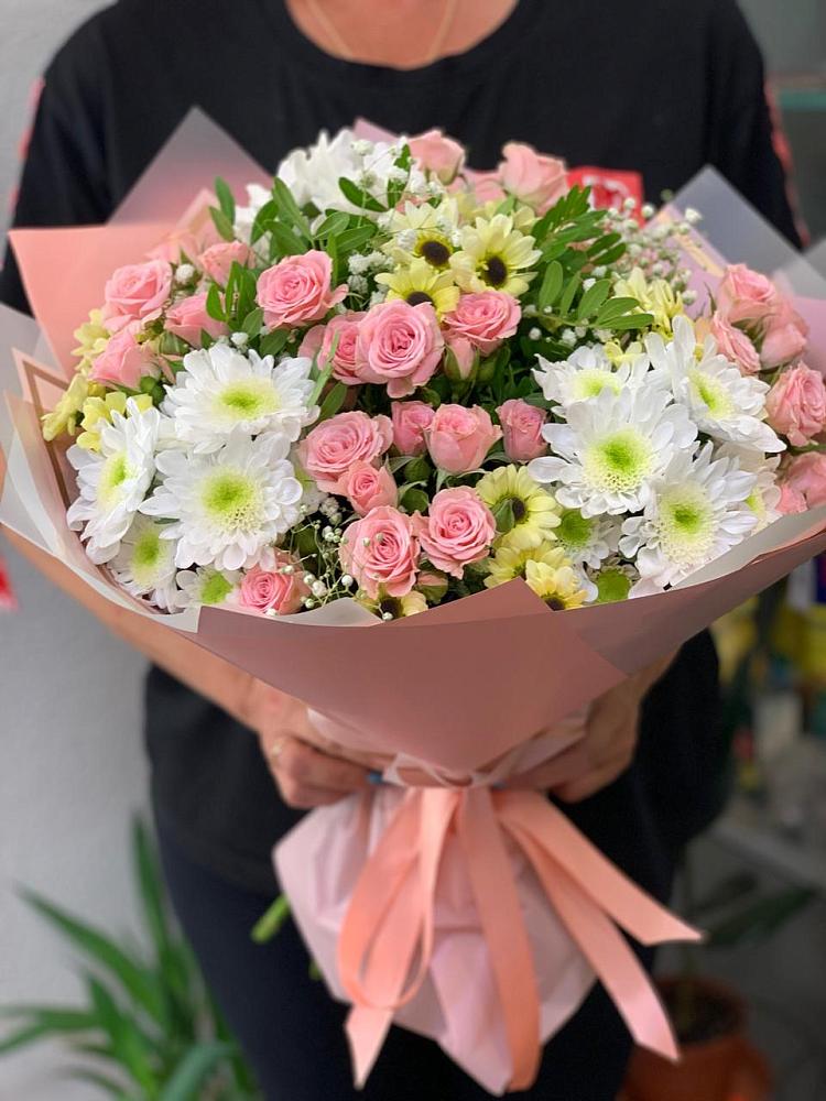 Букет цветов из: Розы и Хризантемы в Комаровском