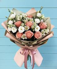 Букет цветов из:  Розы, Альстромерии и Лизиантусы в Комаровском