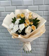 Букет цветов из:  Розы и Хризантемы в Комаровском