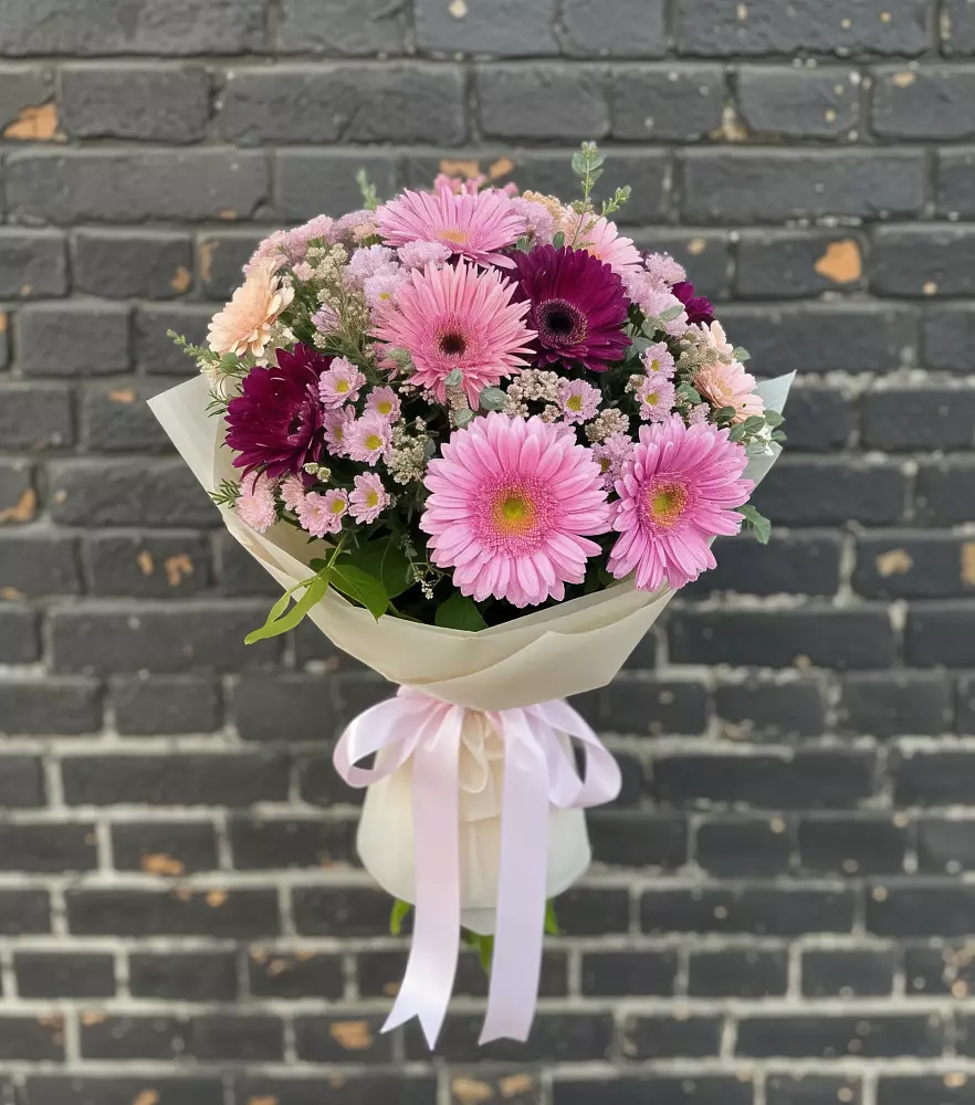 Букет цветов из: Герберы и Хризантемы в Комаровском