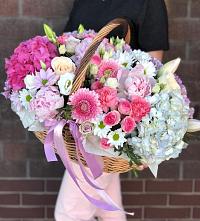 Композиция солнечный день в Комаровском Цветочная композиция из Розы, Хризантемы, Пионы и Лизиантусы в корзине в Комаровском
