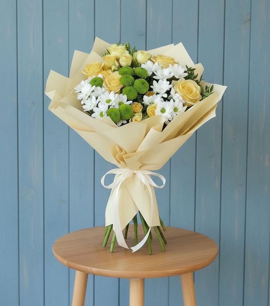 Букет цветов из: Хризантемы и Розы в Комаровском