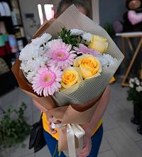 Букет цветов из:  Герберы, Розы и Хризантемы в Комаровском