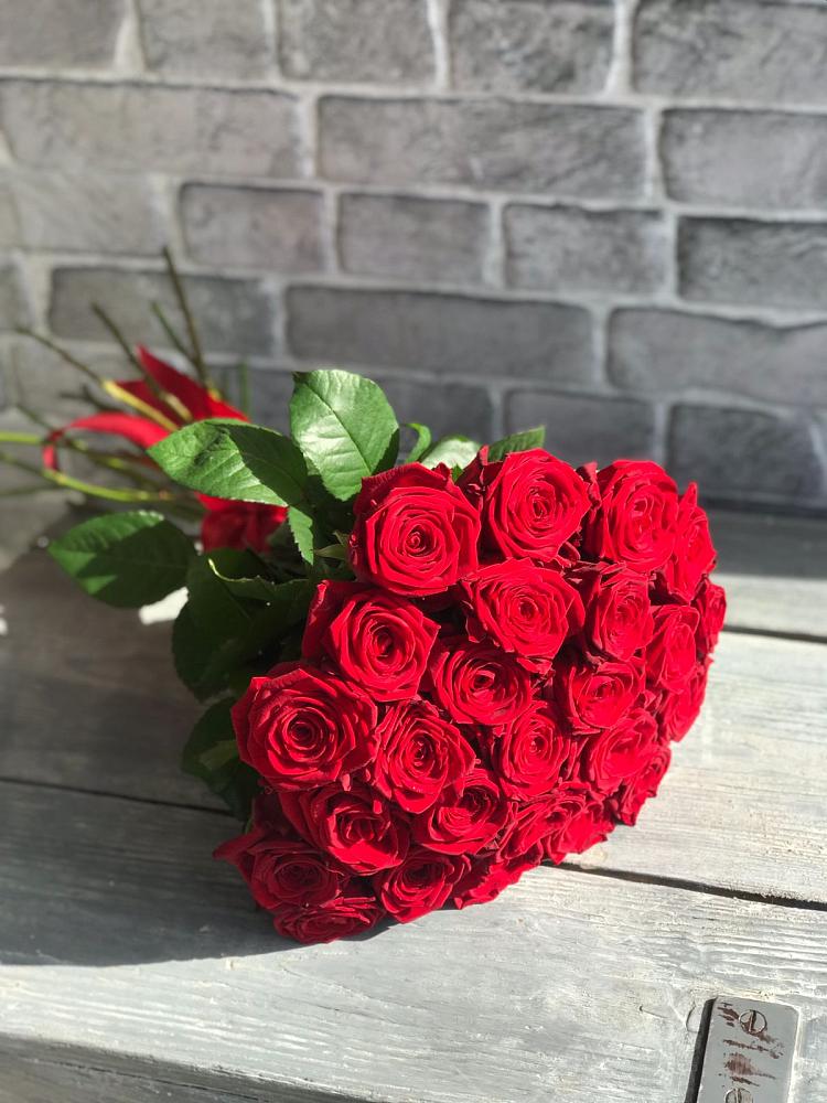 Букет Красные розы Фридом в Комаровском