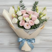 Букет цветов из:  Лизиантусы в Комаровском