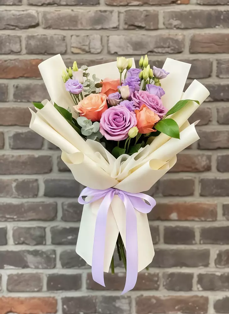 Букет цветов из: Лизиантусы и Розы в Комаровском