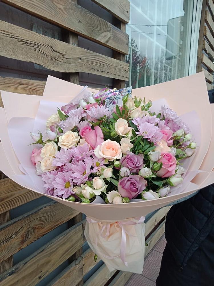 Букет цветов из: Розы и Хризантемы в Комаровском