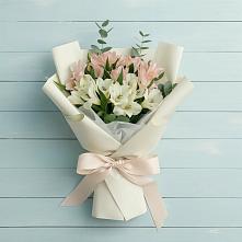 Букет цветов из:  Альстромерии #REPLACE_PRED# Комаровском