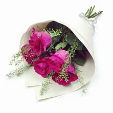 Букет цветов из:  Розы в Комаровском