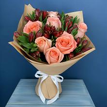 Букет цветов из:  Розы и Альстромерии в Комаровском