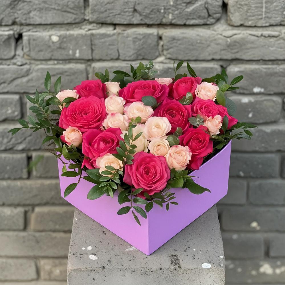 Цветочная композиция из Розы в коробке в Комаровском