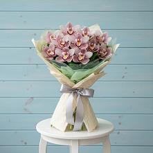 Букет цветов из:  Орхидеи и Розы в Комаровском