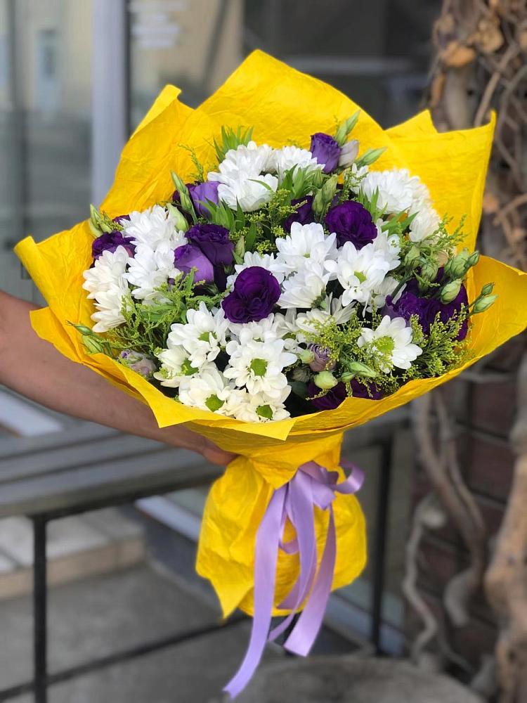Букет цветов из: Ирисы, Хризантемы и Ромашки в Комаровском