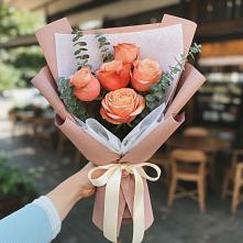 Букет цветов из:  Розы #REPLACE_PRED# Комаровском