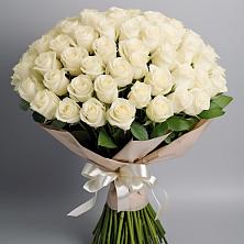 Букет 101 беля роза Белоснежка в Комаровском
