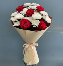 Букет цветов из:  Розы и Хризантемы в Комаровском