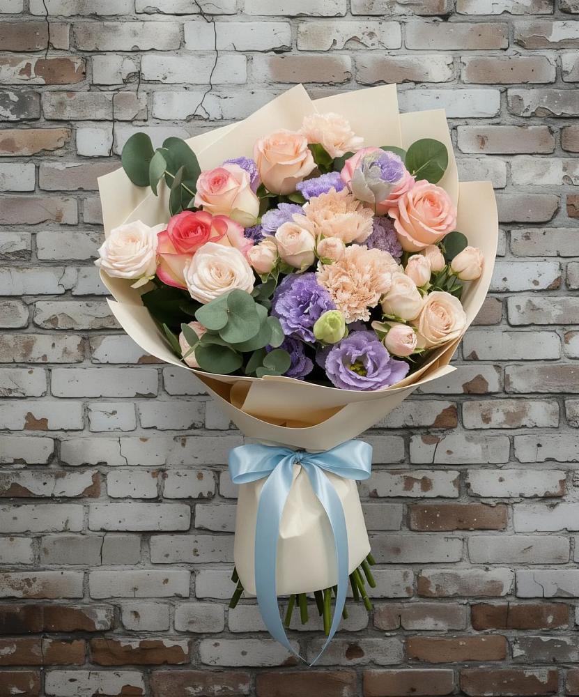 Букет цветов из: Розы, Лизиантусы и Гвоздики в Комаровском