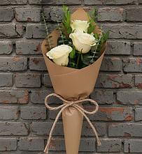 Букет цветов из:  Розы в Комаровском