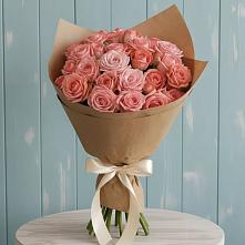 Букет цветов из:  Розы в Комаровском