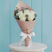 Букет цветов из:  Розы в Комаровском