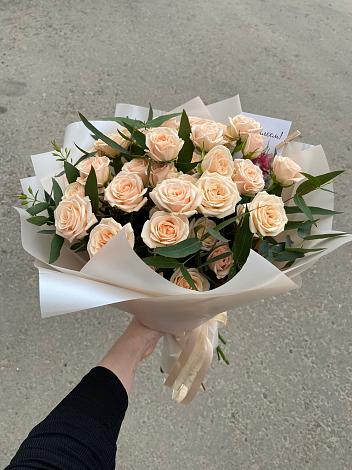 Букет Кремовые розы Латте в Комаровском