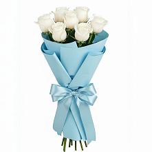 Букет 7 белых роз Проуд в Комаровском