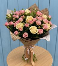 Букет цветов из:  Розы в Комаровском