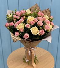 Букет цветов из:  Розы в Комаровском
