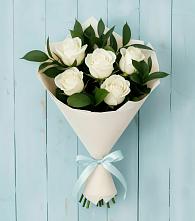 Букет цветов из:  Розы в Комаровском