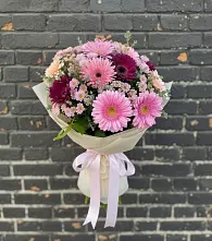 Букет цветов из:  Герберы и Хризантемы в Комаровском