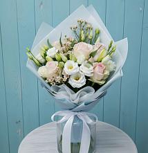 Букет цветов из:  Розы и Лизиантусы в Комаровском