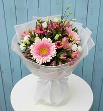 Букет цветов из:  Герберы, Альстромерии и Лизиантусы в Комаровском