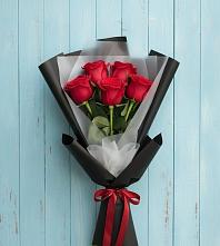 Букет цветов из:  Розы в Комаровском
