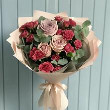Букет цветов из:  Гвоздики и Розы в Комаровском