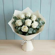 Букет Белые розы в Эвкалипте в Комаровском