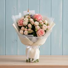 Букет цветов из:  Розы в Комаровском