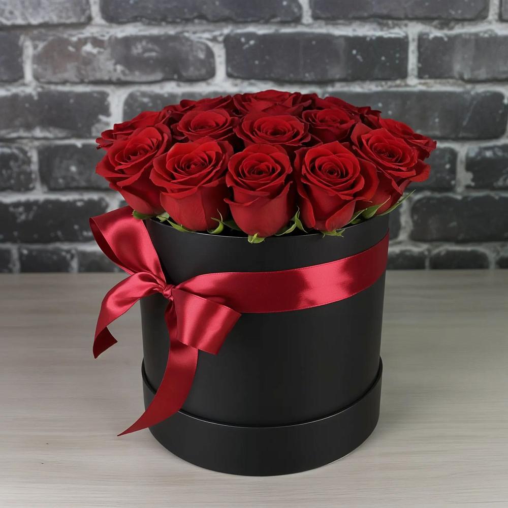 Цветочная композиция из Розы в шляпной коробке в Комаровском