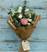 Букет цветов из:  Розы и Лизиантусы #REPLACE_PRED# Комаровском
