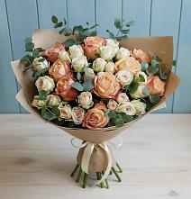 Букет цветов из:  Альстромерии и Розы в Комаровском