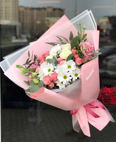 Букет цветов из: Розы, Лизиантусы и Хризантемы в Комаровском