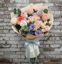 Букет цветов из:  Розы, Лизиантусы и Гвоздики #REPLACE_PRED# Комаровском