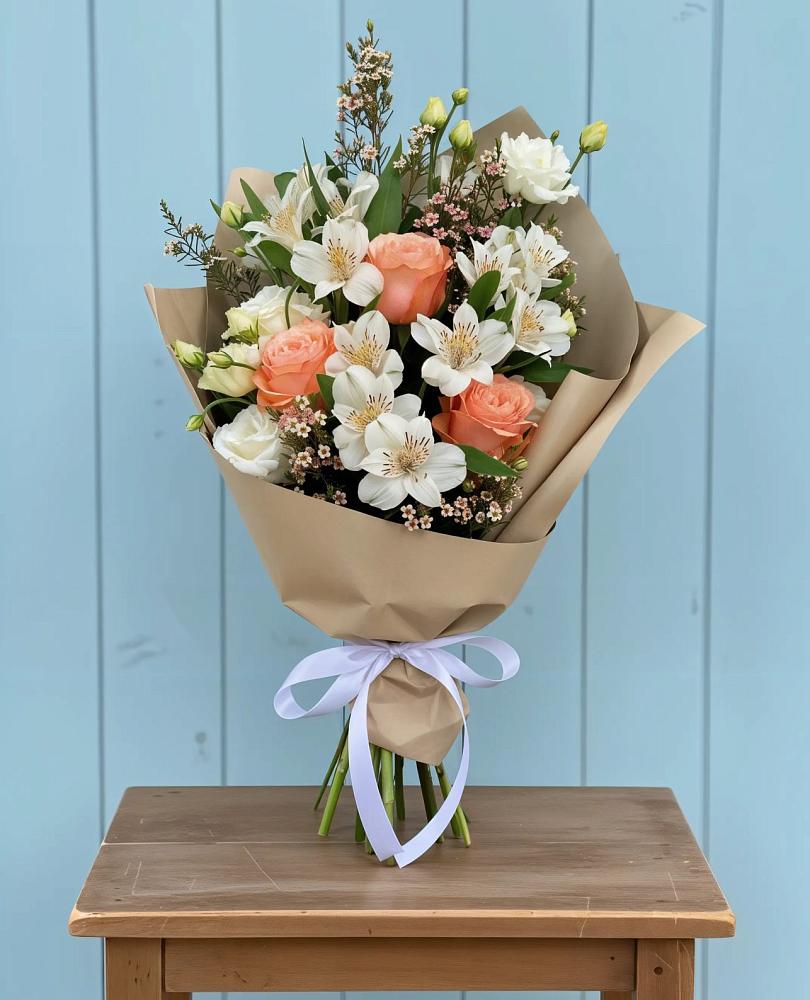 Букет цветов из: Альстромерии, Лизиантусы, Розы и Хризантемы в Комаровском