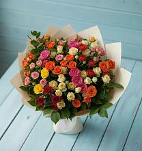 Букет Микс из разноцветных кустовых роз в Комаровском