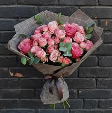 Букет цветов из:  Розы в Комаровском