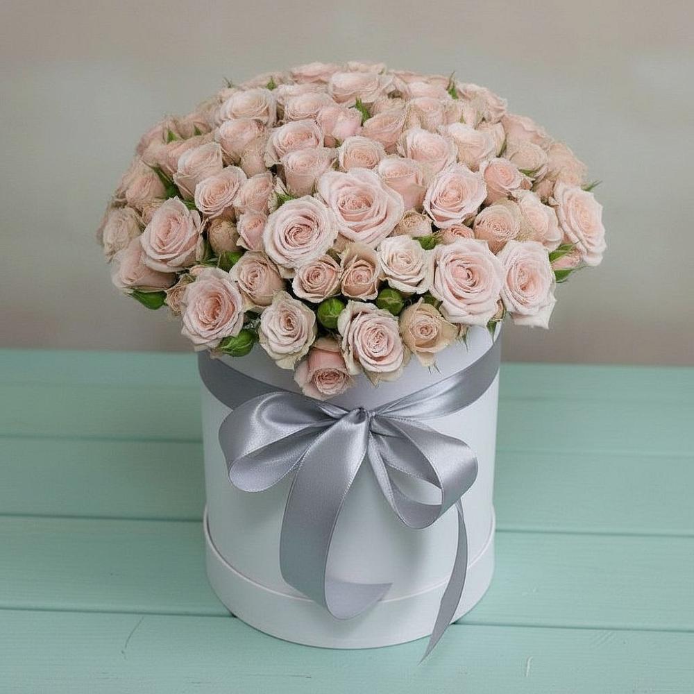 Цветочная композиция из Розы в шляпной коробке в Комаровском