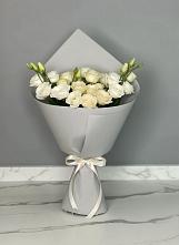 Букет цветов из:  Розы и Лизиантусы в Комаровском